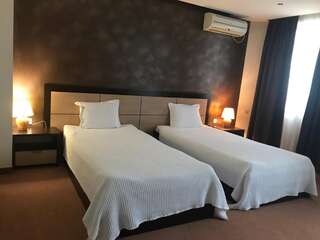 Отель Hotel Kardinal Благоевград Стандартный двухместный номер с 1 кроватью или 2 отдельными кроватями-9