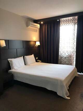 Отель Hotel Kardinal Благоевград Стандартный двухместный номер с 1 кроватью или 2 отдельными кроватями-21